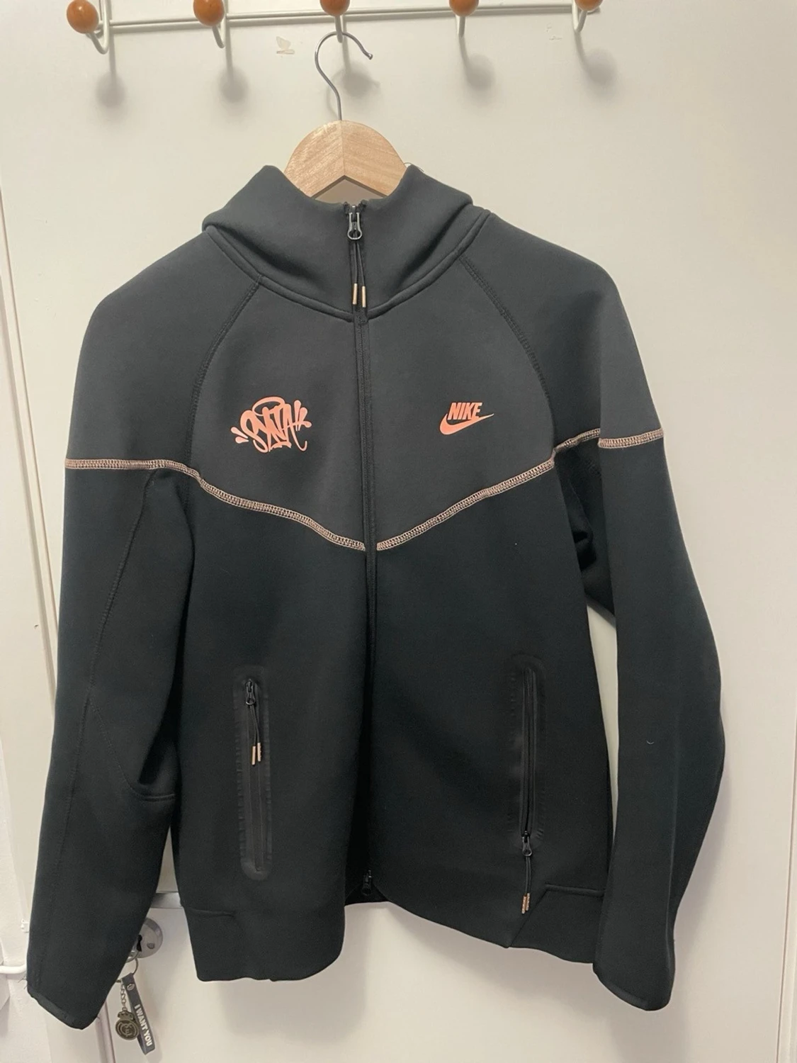 Svart Nike hoodie med dragkedja