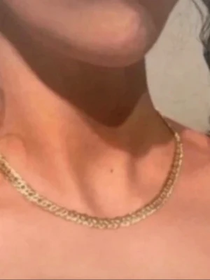 Bismarck halsband i 18k guldplätering  - Super fint Bismarck halsband i guldplätering 46cm kommer med smyckes bag 