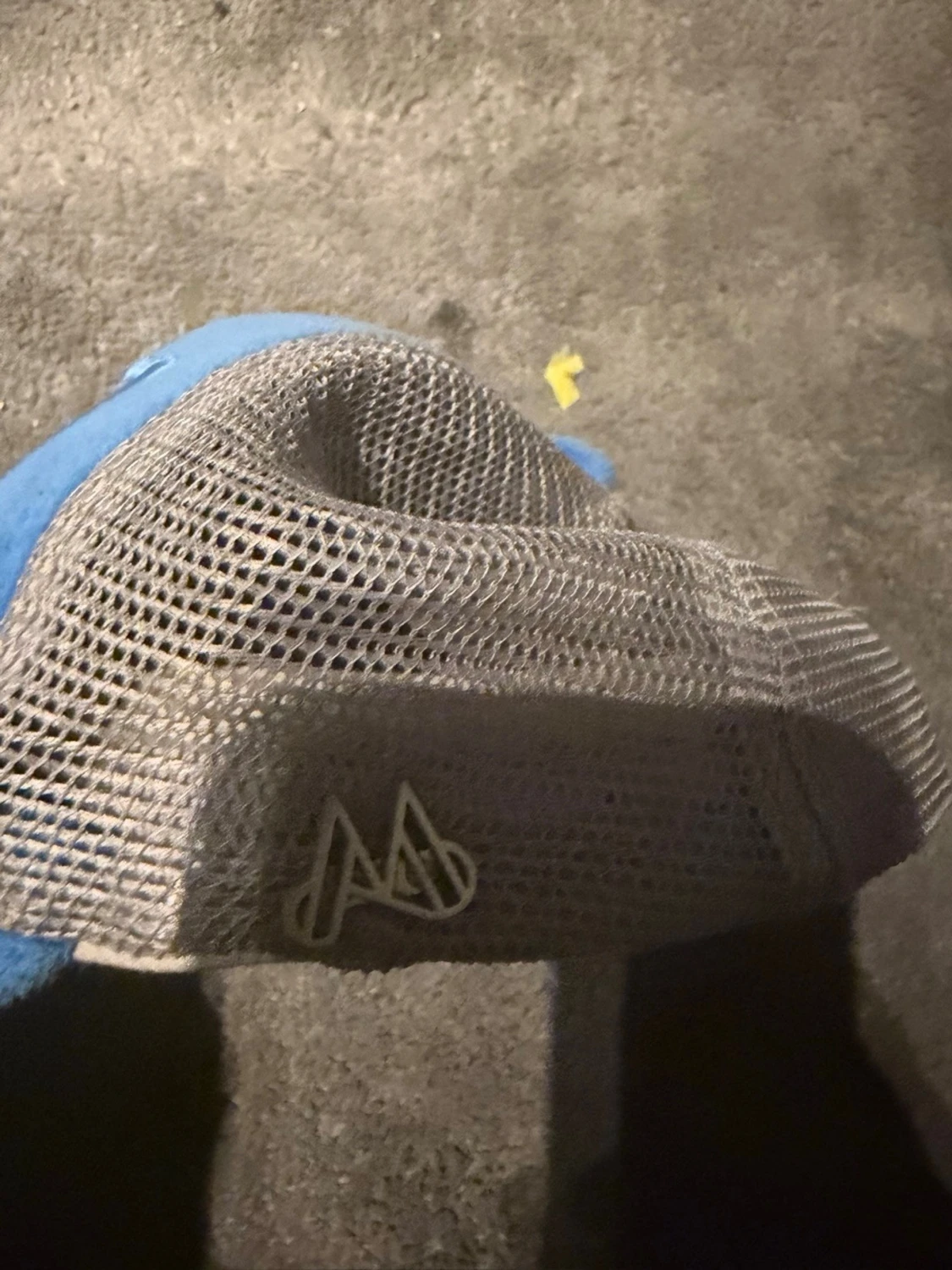 Blå meshkeps med tryck framtill - 1