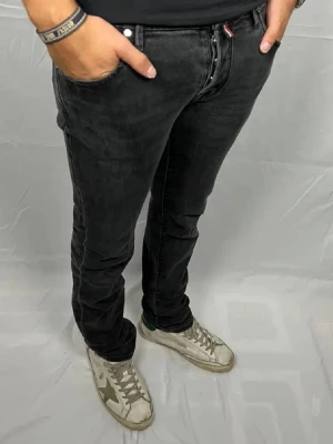 Jacob cöhen jeans - Säljer ett par Jacob cöhen jeans.