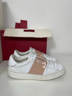 Valentino Open Skor  - Säljer nu dessa Valentino Open Skor, skriv för fler bilder/frågor🙌🏼