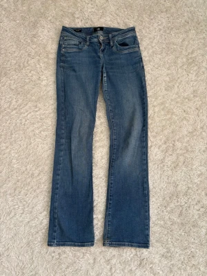 Ltb Valerie jeans  - Snygga blåa lågmidjade bootcut jeans från Ltb. Storlek 26/34💕sparsamt använda!