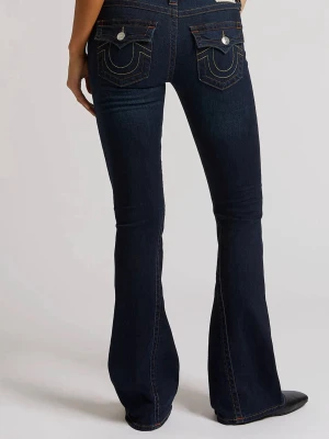 True Religion Jeans Joey  - jätte fina true religion jeans i modellen joey ( den lågmidjade modellen) jätte fin mörkblå färg i super bra skick!!🥰 storlek:23  Dom är lite för långa för mig som är 174 för referens. skriv om du vill ha specifika mått eller egna bilder! Köpta från Carlings för 1400, priset går att diskutera