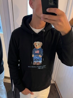 Svart Ralph Lauren bear hoodie  - Fint skick! Strl S Hör av dig vid frågor!