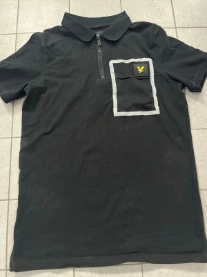 Lyle&scott T-shirt  - Svart Lyle&scott T-shirt. Storlek 152-158