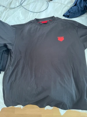 Hugo t-shirt - Nyskick, storlek S