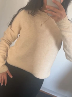Tröja storlek S vero Moda  - Knappt använd och superfin! 