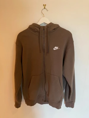 Nike full zip-hoodie - Nike full zip hoodie i storlek L.