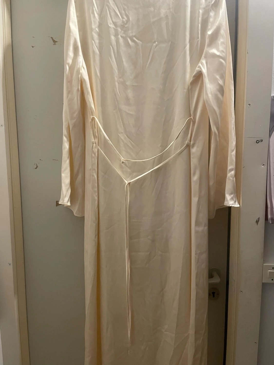 Bal ljus klänning i satin - 2
