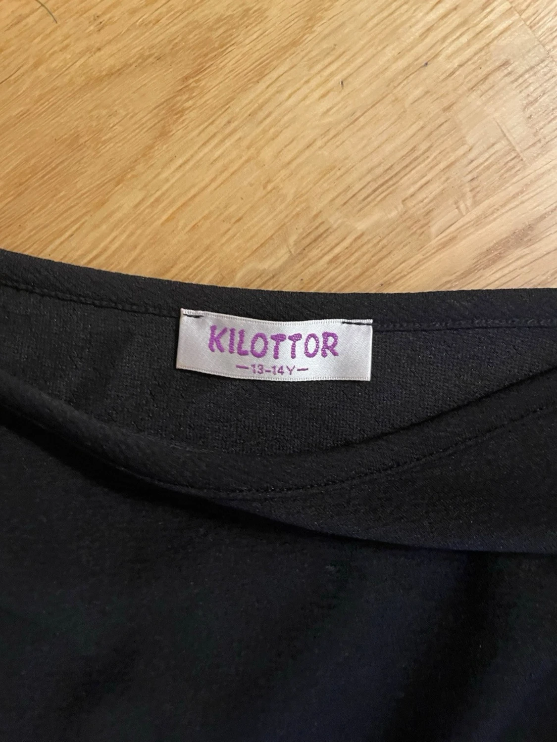 Svart oneshoulderklänning Kilottor - 1