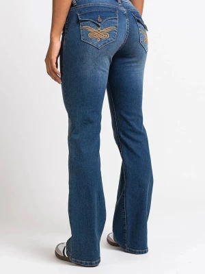 Blå bootcut jeans med broderade fickor - Madlady byxor med brodering på bakfickorna! Storleken är i TALL och 36! Supersköna och stretchiga i tyget! Perfekta i passformen.