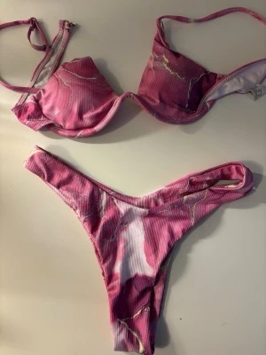 Rosa bikini  - Bikini set  Pris: 50kr  Storlek: S Nya 