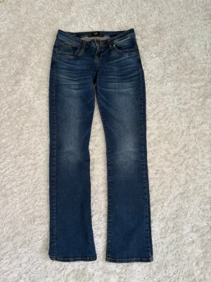 Ltb valerie jeans - Snygga mörkblå lågmidjade bootcut jeans från Ltb. Storlek 28/34 men passar även 27💕 sparsamt använda!