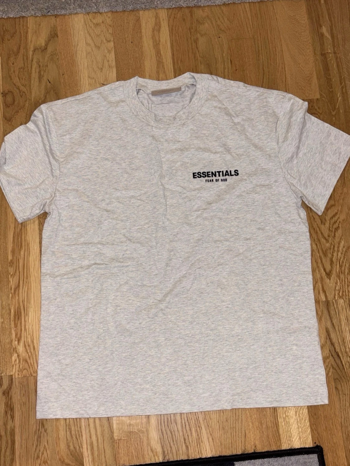 Grå Essentials Fear of God t-shirt
