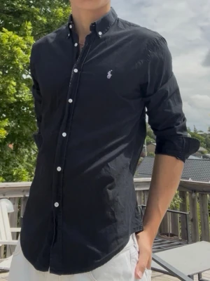 Ralph Lauren M - Rl Sommarskjorta i storlek M. Modellen är 188 väger 78. Hör av er vid minsta fundering!