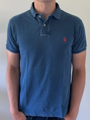 Ralph Lauren Piké - - Condition: 8/10 - Color: Blue - Size: M