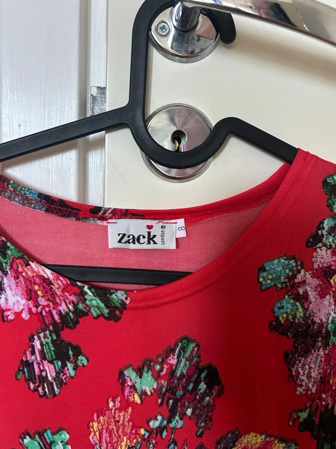 Röd blommig klänning från Zack - 1