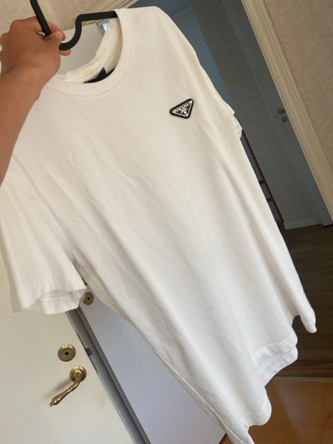 Vit t-shirt från Prada med logga - 2