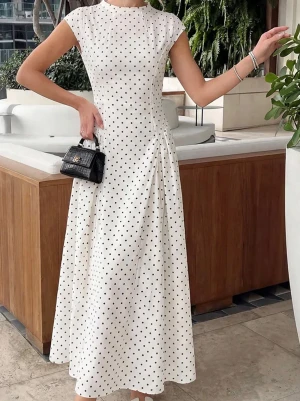 Elegant polka dot klänning  - Fin långklänning med polka dot mönster 🌼