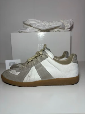Maison Margiela gats  - Skick: 8/10, använda men inga hål eller större defekter | Storlek: 43| Allt på bild ingår| Inköpta på NK| Gåva ingår!