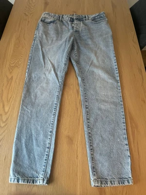 Ljusblå  jeans  - Ljus blå jeans, sitter fint, skriv för fler bilder, snabb post💨📦