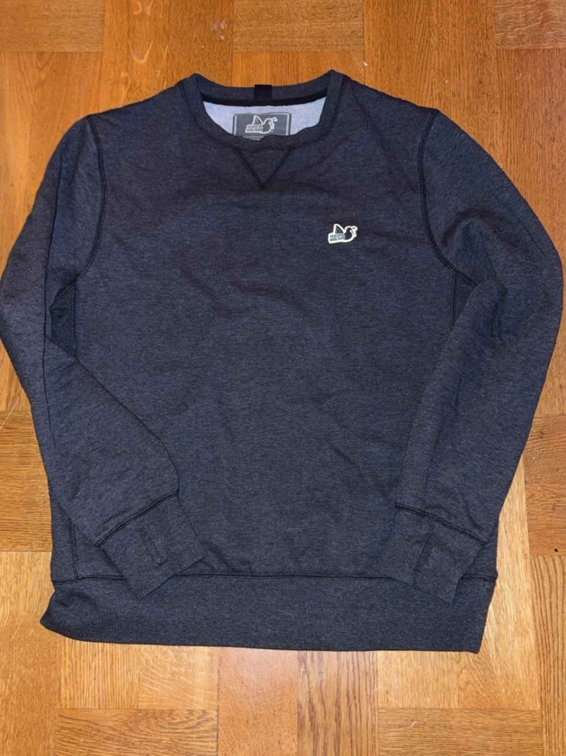 Mörkgrå sweatshirt från Peaceful Hooligan