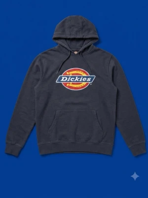 Mörkblå Dickies hoodie med logga - Säljer en mörkblå hoodie från Dickies med stor färgglad logga på bröstet. Tröjan har huva med snörning och en klassisk känguruficka framtill. 