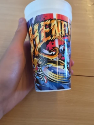 World Cup mugg - Jag säljer en World Cup mug för 200 kr. Thierry Henry. Helt oanvänd.