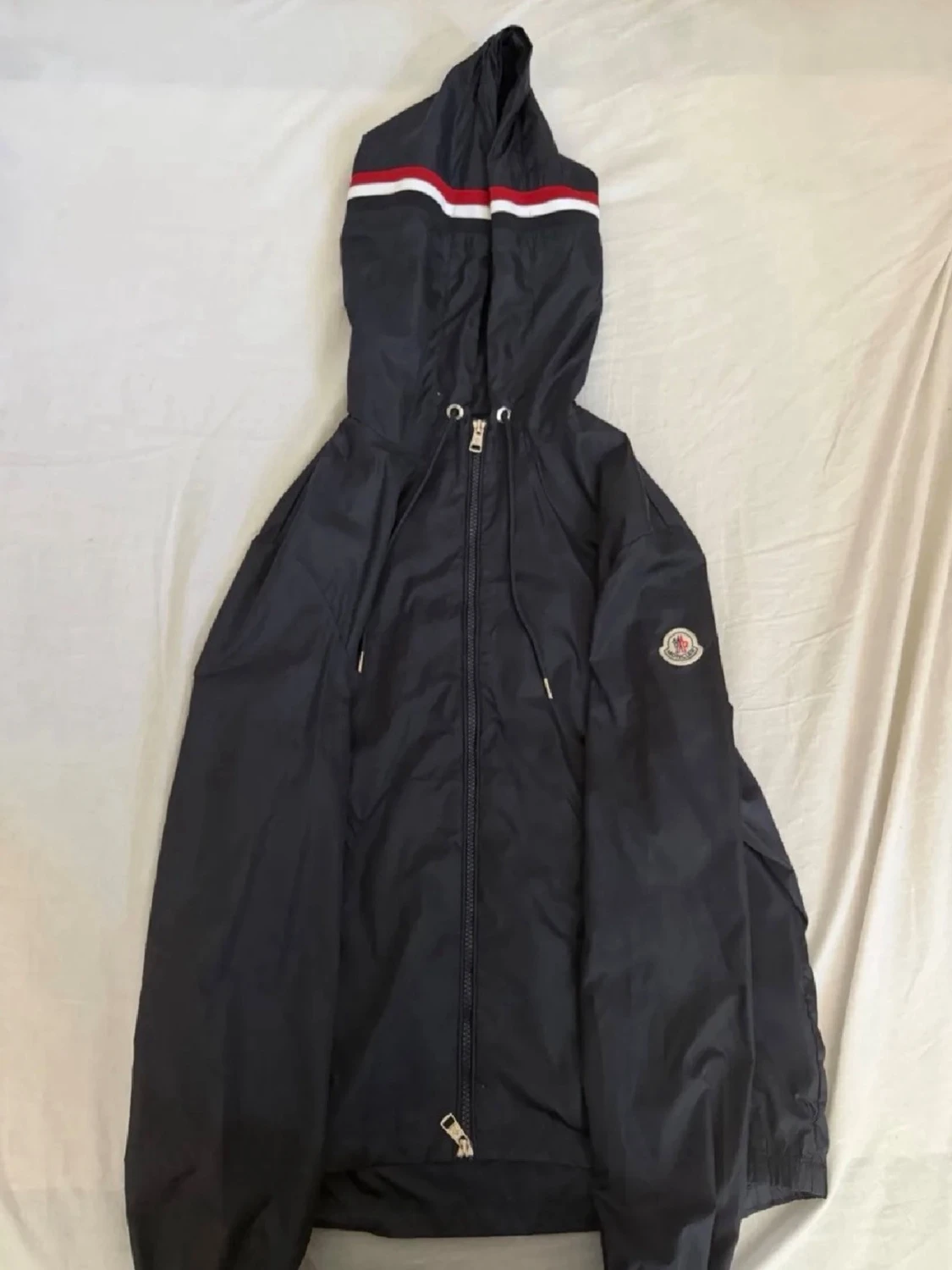 Moncler marinblå vindjacka med huva