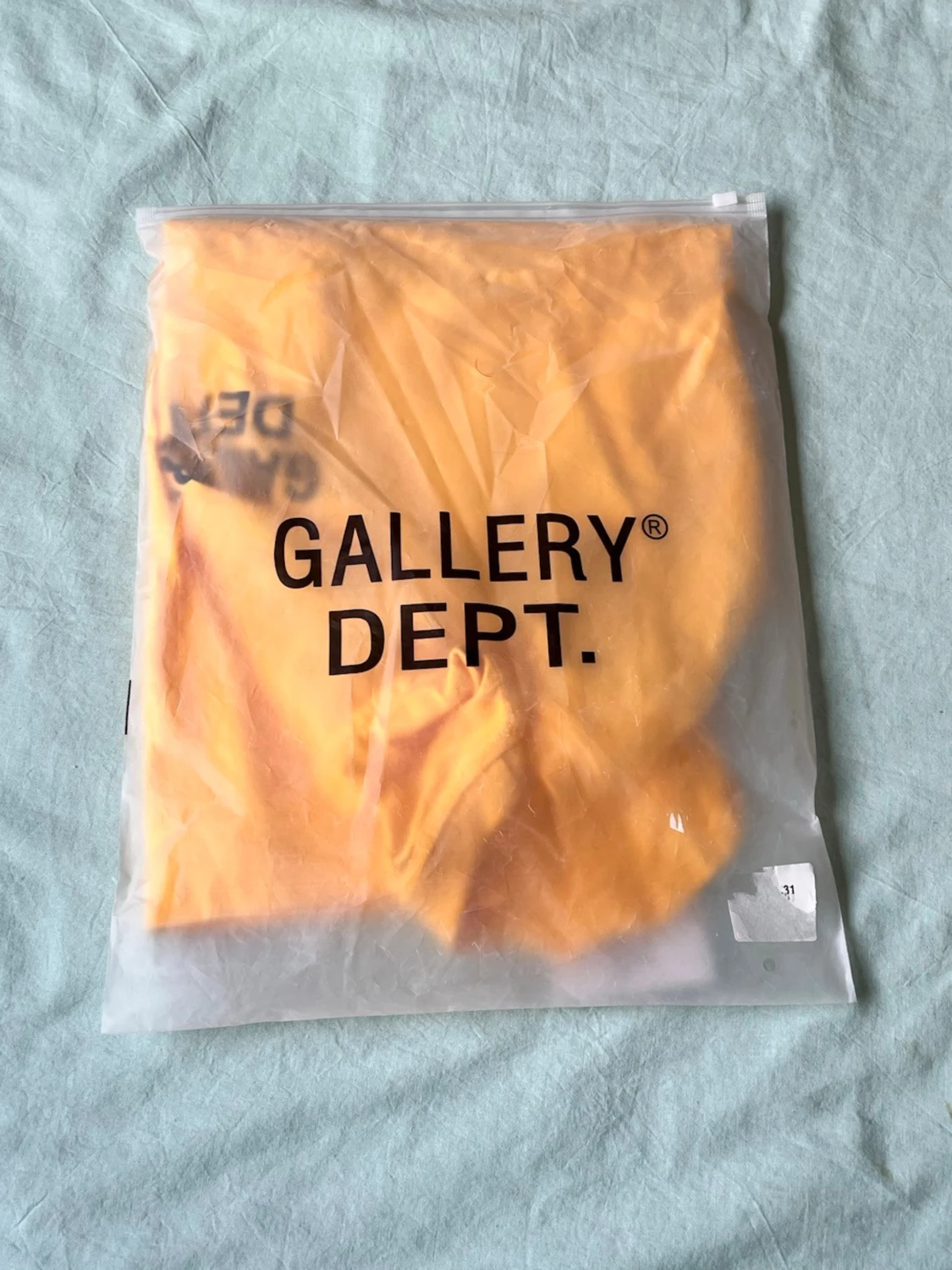 Gul t-shirt från Gallery Dept. - 4