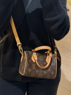 Liten brun väska - Jätte söt brun mini väska