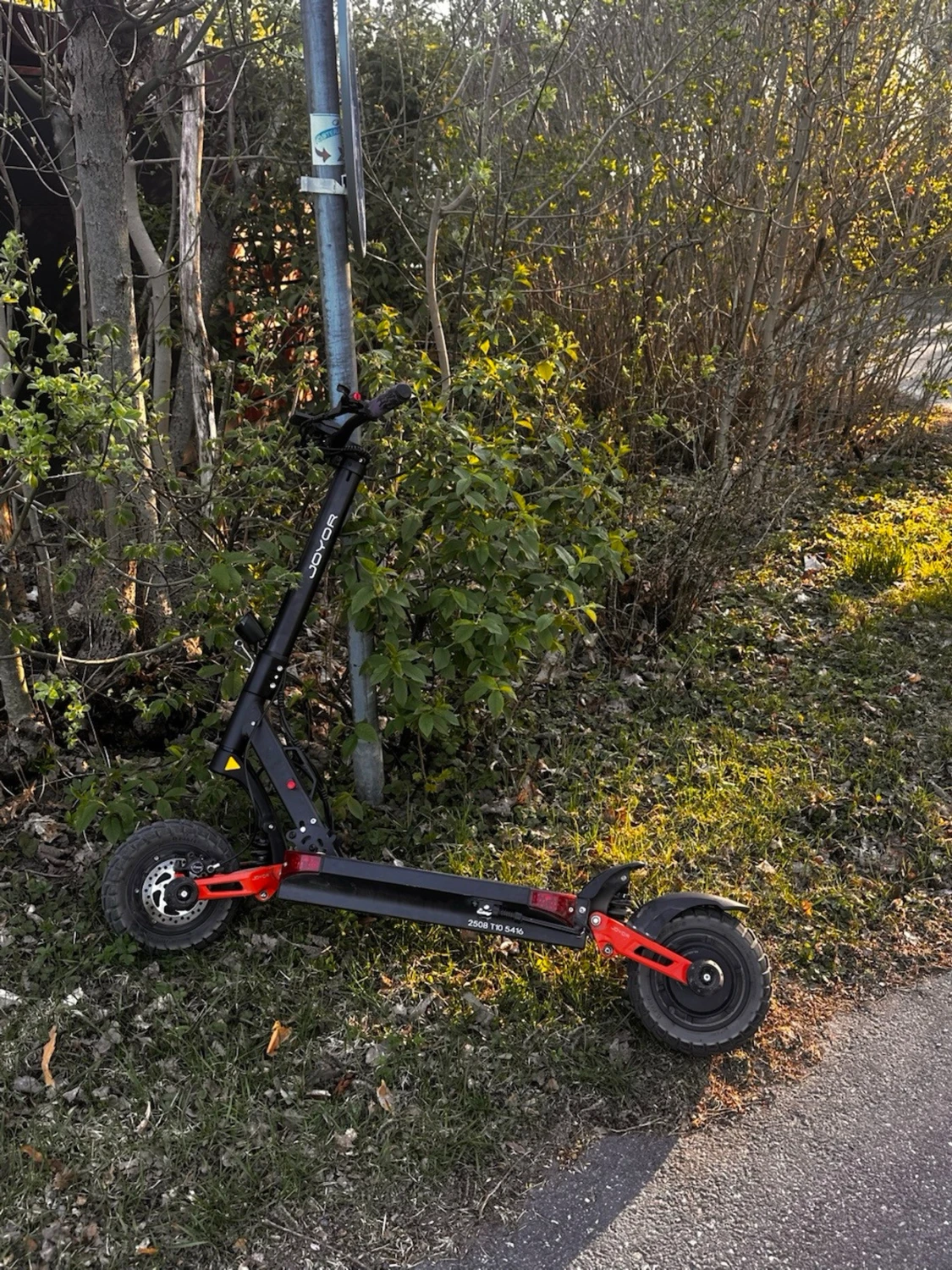 Svart el-scooter Joyor t10 - 3