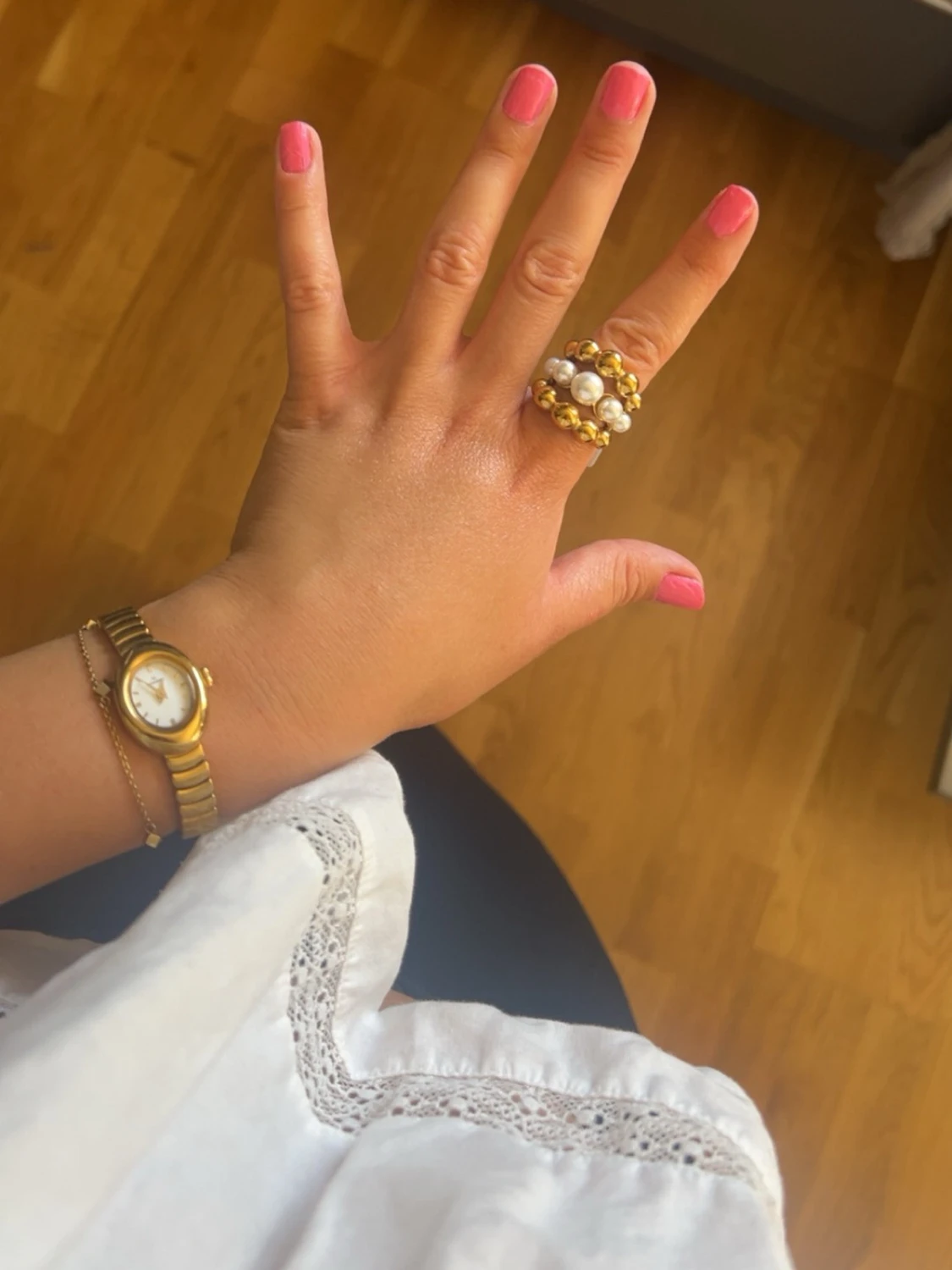 Guldfärgad ring med pärlor - 1