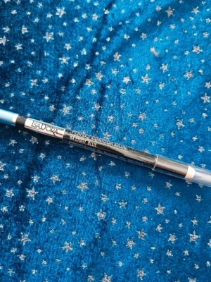 Isadora Kajal 64 Light Blue - Säljer en Perfect contour Kajal nummer 64 Light Blue från Isadora. Självklart förseglad. Kan även hämtas i Partille E3
