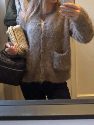 Stickad kofta  - Säljer denna stickad kofta, så skön o snygg!!! 😘😘😘
