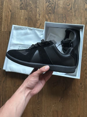 Maison margiela gats - Säljer mina snygga maison margiela gats då som aldrig kommit till användning. Storlek 41 och är i perfekt skick. Svarar på alla frågor☺️