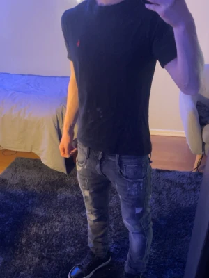 Ralph Lauren T-shirt - 🎩 Svart Ralph Lauren t-shirt med o-neck 🎩   📏 Passar dig som är runt 160-165 📏 