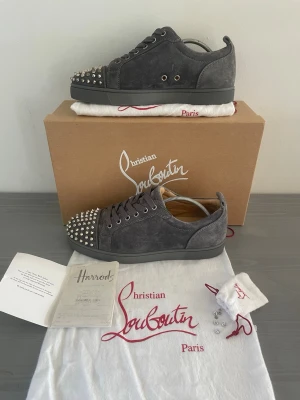 Christian Louboutin - Sprillans nya louboutins i 9/10 skick. Allt og samt kvitto finns och kan får med vid fullpris eller överänskommelse