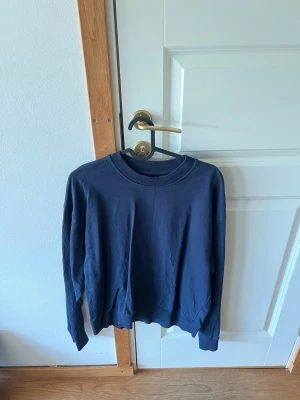 Sweatshirt Brothers - mörkblå sweatshirt från Brothers i fint skick!