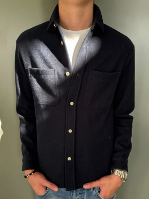 Massimo Dutti Overshirt - Strl - S | Skick - 10/10 | Nypris - ca 2000kr | Vid minsta lilla fundering är det bara att höra av sig!