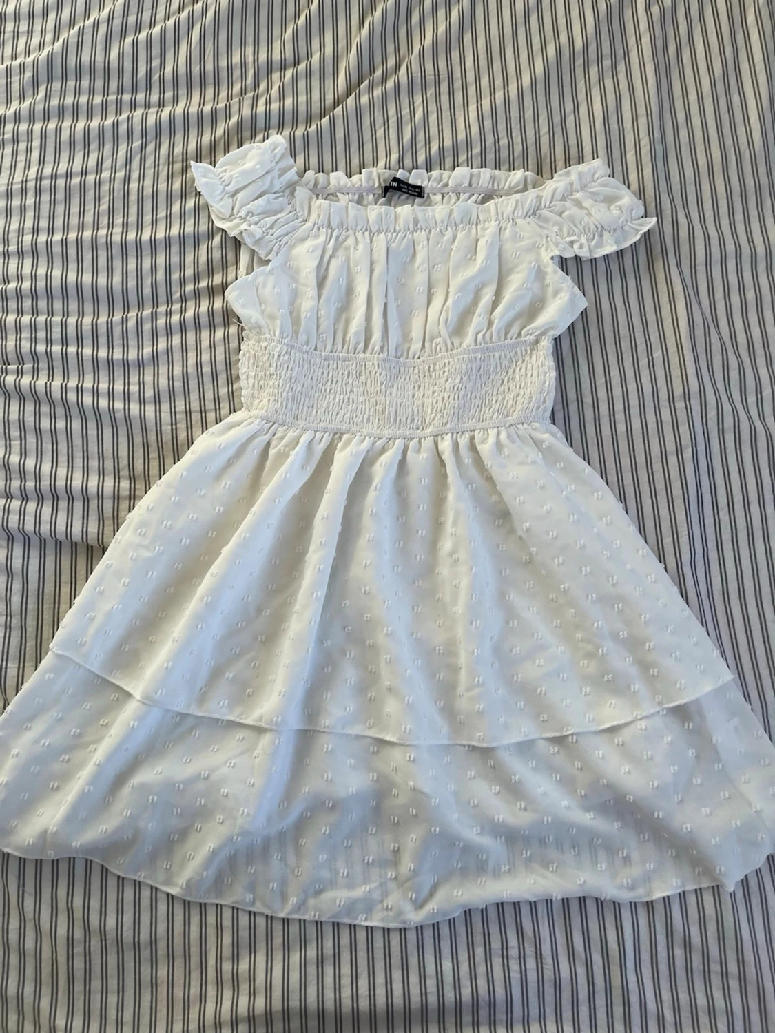 Vit offshoulder kortklänning - 1
