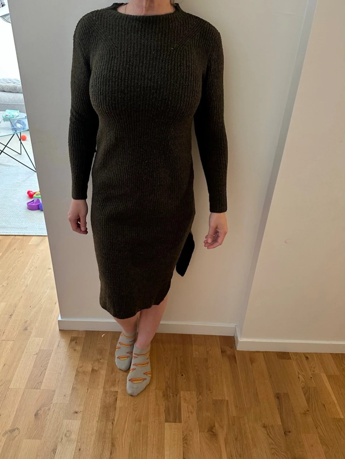 Mörkgrön stickad långärmad klänning