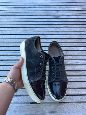 Lanvin DDB1 cap toe - Lanvin skor | Lite creasade utöver de Mycket bra skick | Storlek- Uk 10 | Ingår: 2 Dustbags | Hör av dig vid minsta fråga eller fundering📩