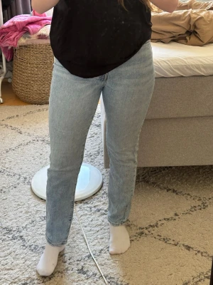Jeans  - Fina jeans om knappt är använda och därav är i ett mycket bra skick 