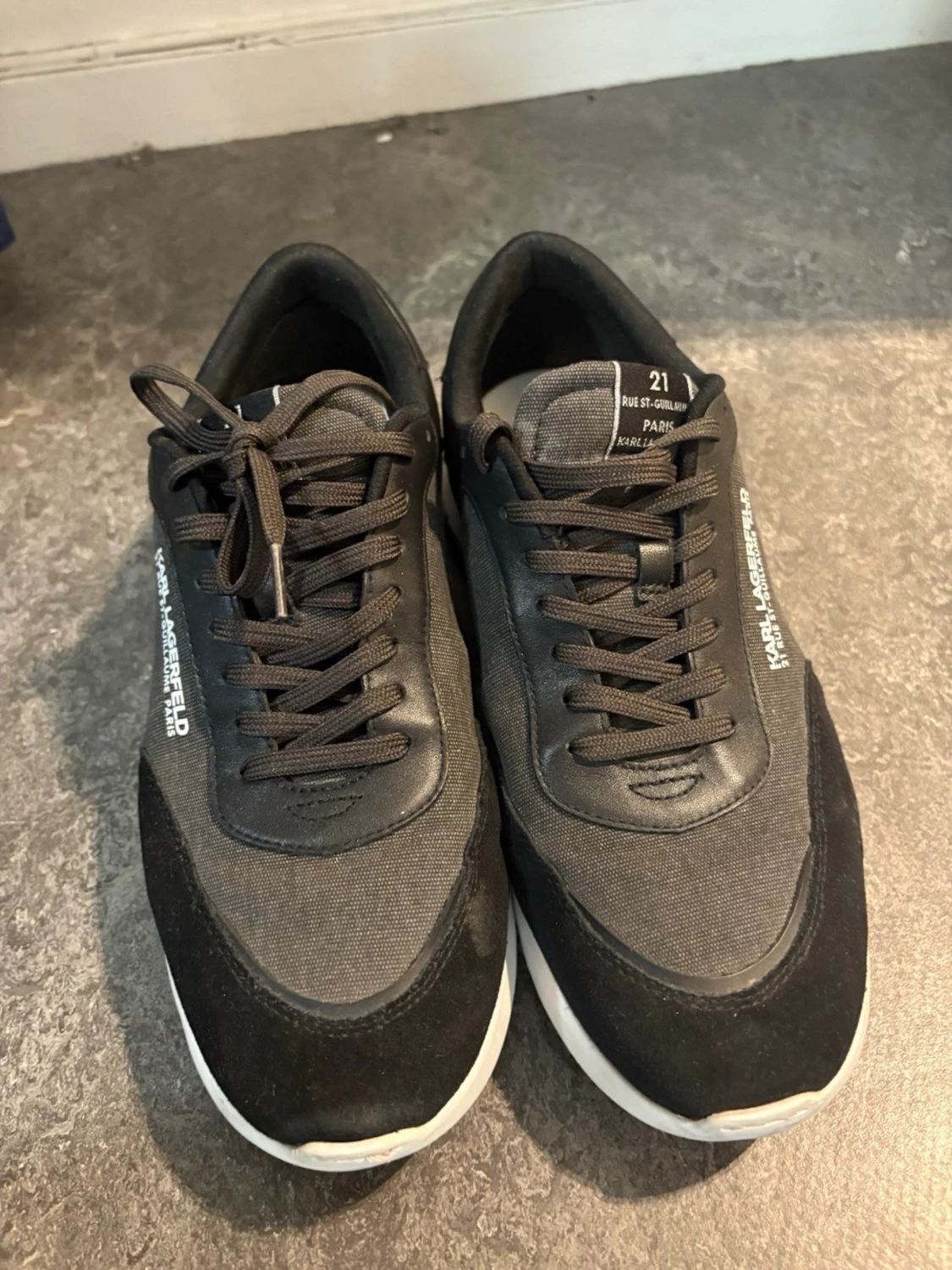 Svarta sneakers från Karl Lagerfeld