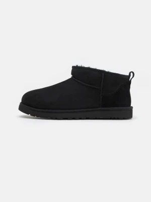 Uggs ultra mini boots 37 - Uggs ultra mini skor i svart strl. 37. Använt skick. Köpta på Nelly. Kvitto finns. Nypris 2100 kr.