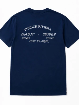 Marinblå t-shirt från Civare Studio - Snygg marinblå t-shirt från Civare Studio med tryck på ryggen och liten logga fram. Klassisk rund hals och korta ärmar. Perfekt för dig som gillar stilrena plagg med en twist. Tillverkad i mjuk bomull för skön känsla.