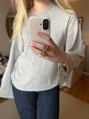 Stickad tröja  - Superfin och stilren stickad tröja från gina🙏🏽🥹 Tunnare tyg och perfekt till våren👒💐