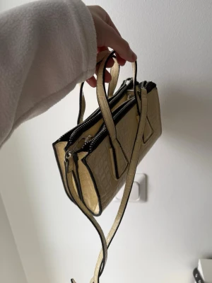 Zara väska - Väska som knappt kom till användning, nån gång för länge sen 🌸