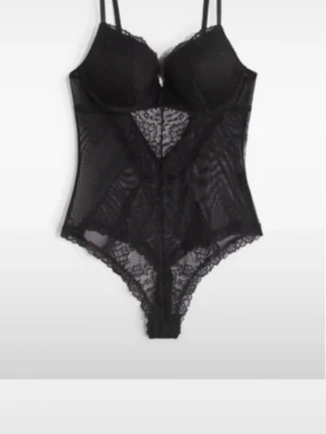 Spets body  - Skit snygg spets body ifrån hm (s, 85B) använd cirka en gång, jätte bra skick!